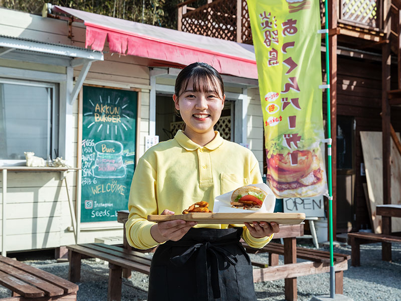 あっくんバーガー 藤本実沙（2年生）